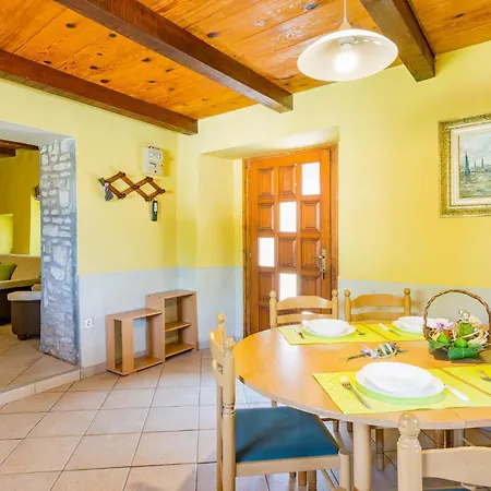 2 Bedroom Stunning In Holiday home Sarici (Istria)