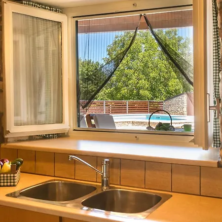 بيت للعطل Two-bedroom With An Outdoor Swimming Pool 08 *