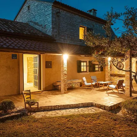 Two-bedroom With An Outdoor Swimming Pool 08 بيت للعطل *