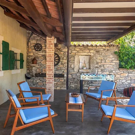 Two-bedroom With An Outdoor Swimming Pool 08 بيت للعطل *