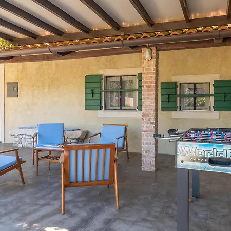 Two-bedroom With An Outdoor Swimming Pool 08 بيت للعطل *