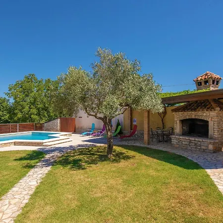 Two-bedroom With An Outdoor Swimming Pool 08