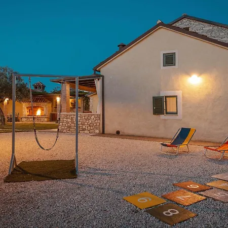Two-bedroom With An Outdoor Swimming Pool 08 بيت للعطل
