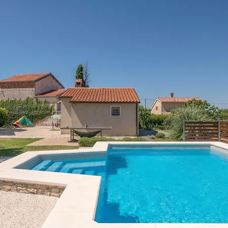 Two-bedroom With An Outdoor Swimming Pool 08 بيت للعطل Sarići