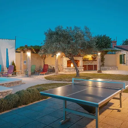 Two-bedroom With An Outdoor Swimming Pool 08 بيت للعطل