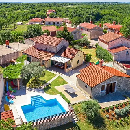 Two-bedroom With An Outdoor Swimming Pool 08 *