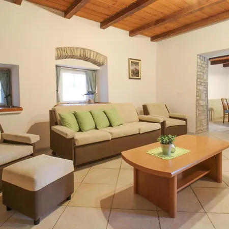 Two-bedroom With An Outdoor Swimming Pool 08 بيت للعطل *