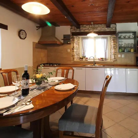 بيت للعطل Two-bedroom With An Outdoor Swimming Pool 08 *