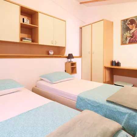 Two-bedroom With An Outdoor Swimming Pool 08 بيت للعطل *