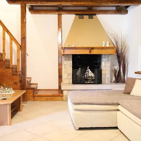 Ferienhaus Two-bedroom With An Outdoor Swimming Pool 08 Sarići